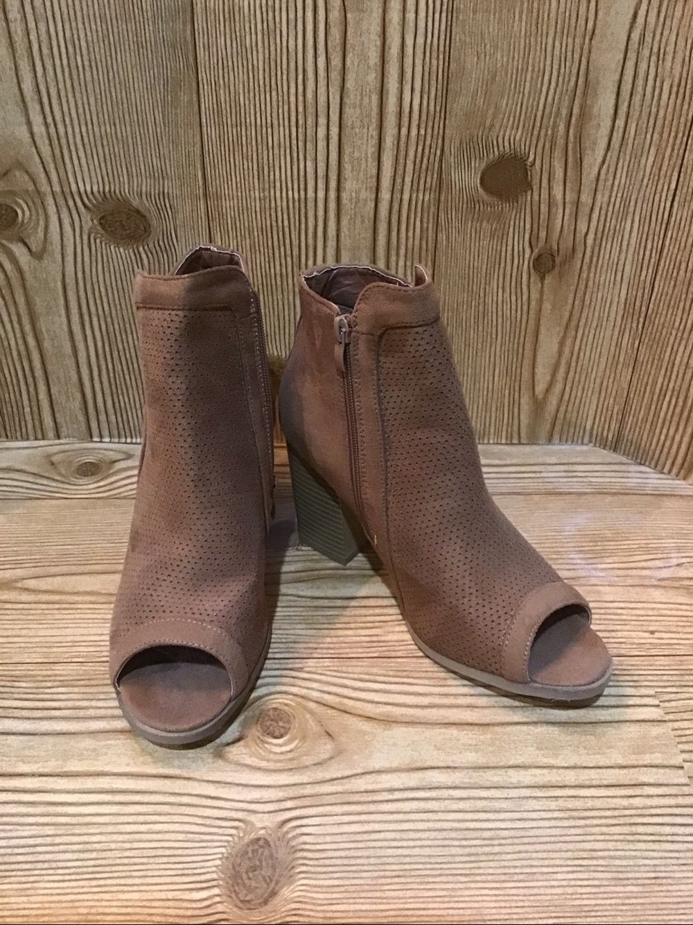 Refresh Sz.10 Women’s Peep-Toe Ankle Booties in Brown